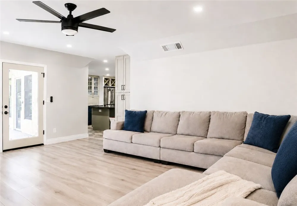 1042 Robinson Court Hanford, CA 93230