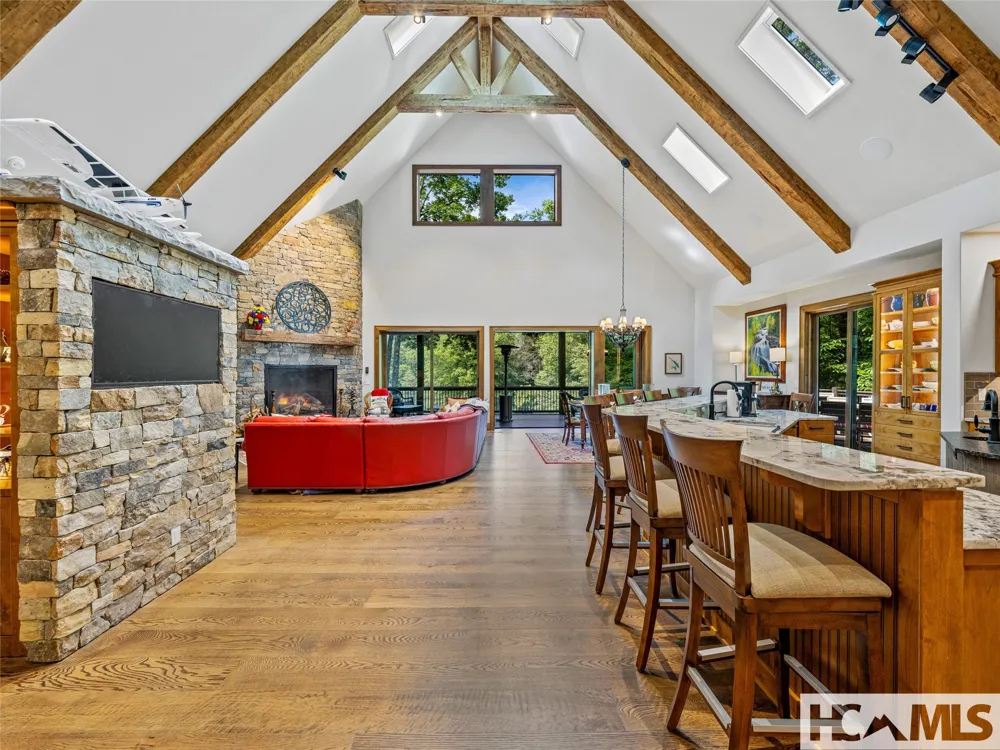 64 Bee Tree Way Lake Toxaway, NC 28747