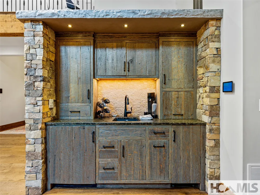 64 Bee Tree Way Lake Toxaway, NC 28747