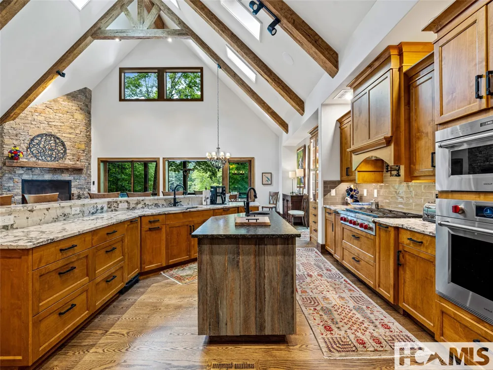 64 Bee Tree Way Lake Toxaway, NC 28747