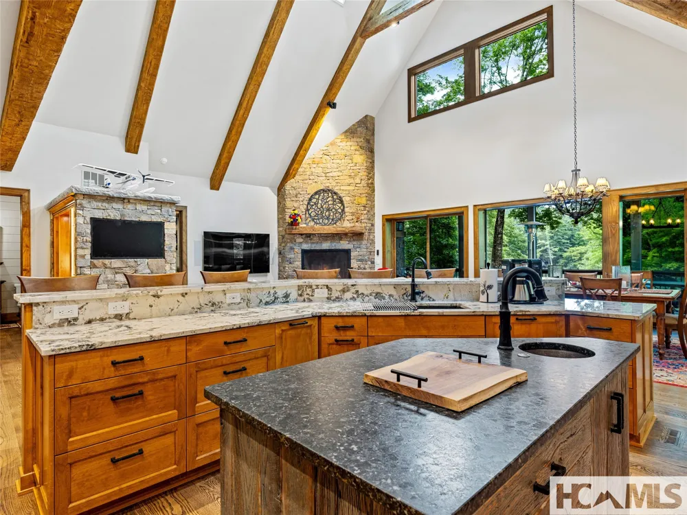 64 Bee Tree Way Lake Toxaway, NC 28747