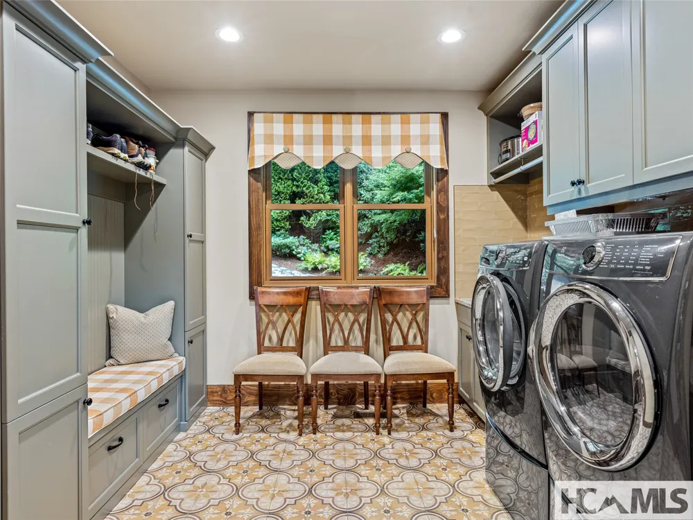 64 Bee Tree Way Lake Toxaway, NC 28747