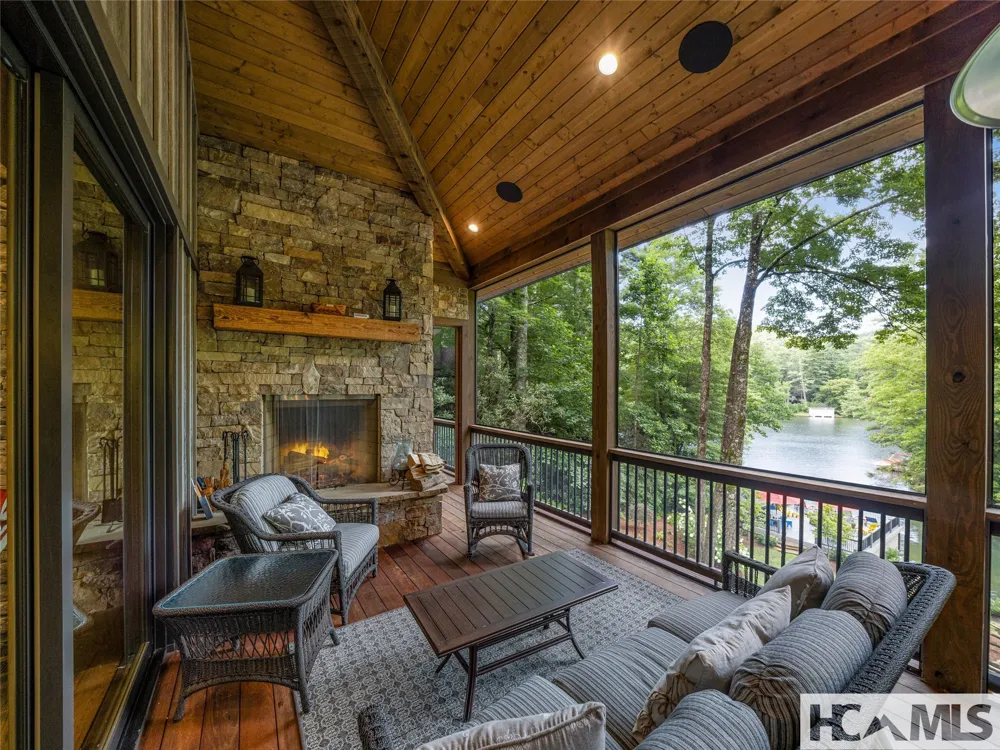 64 Bee Tree Way Lake Toxaway, NC 28747