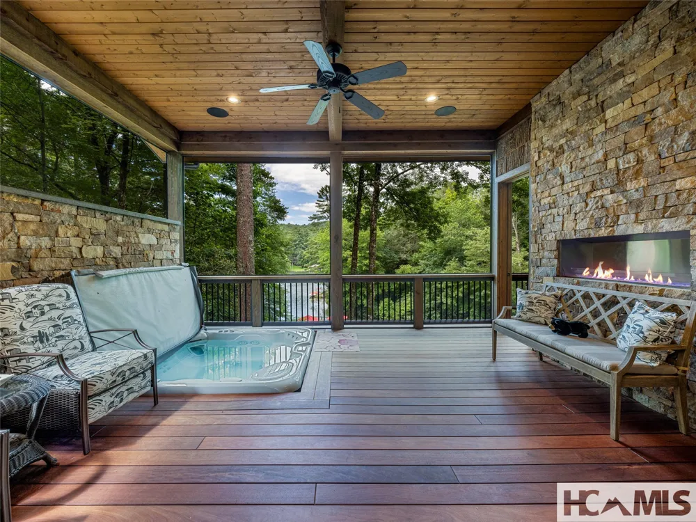 64 Bee Tree Way Lake Toxaway, NC 28747