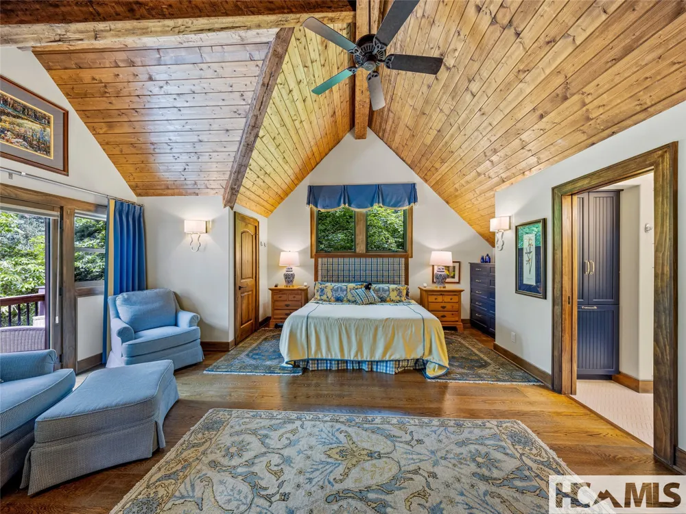 64 Bee Tree Way Lake Toxaway, NC 28747