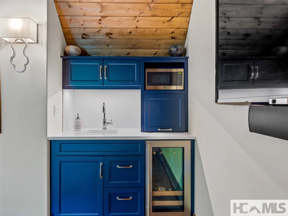64 Bee Tree Way Lake Toxaway, NC 28747