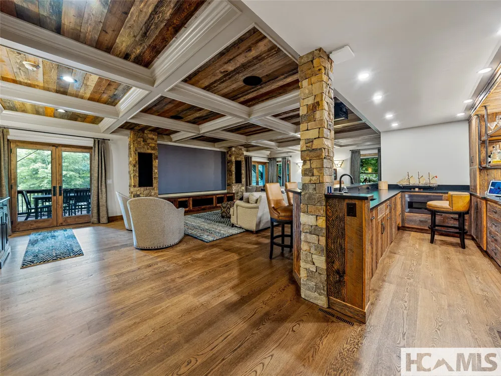 64 Bee Tree Way Lake Toxaway, NC 28747