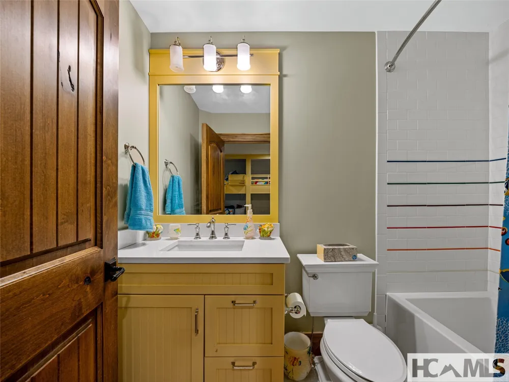 64 Bee Tree Way Lake Toxaway, NC 28747