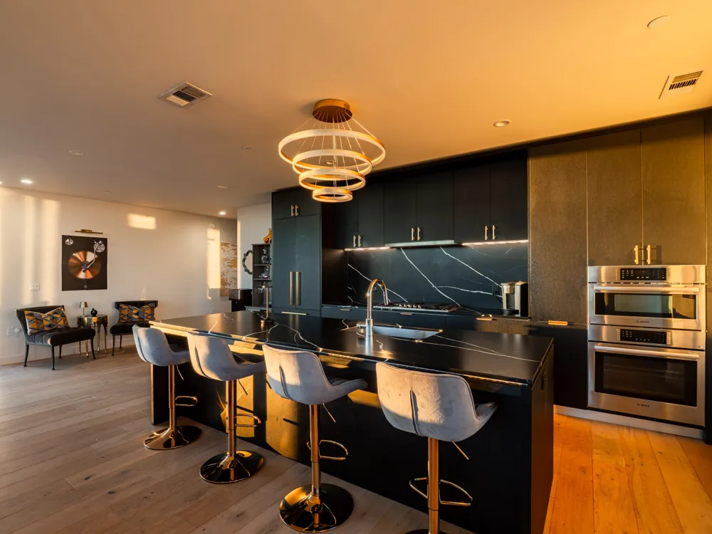 44 East Avenue #3707 Austin, TX 78701
