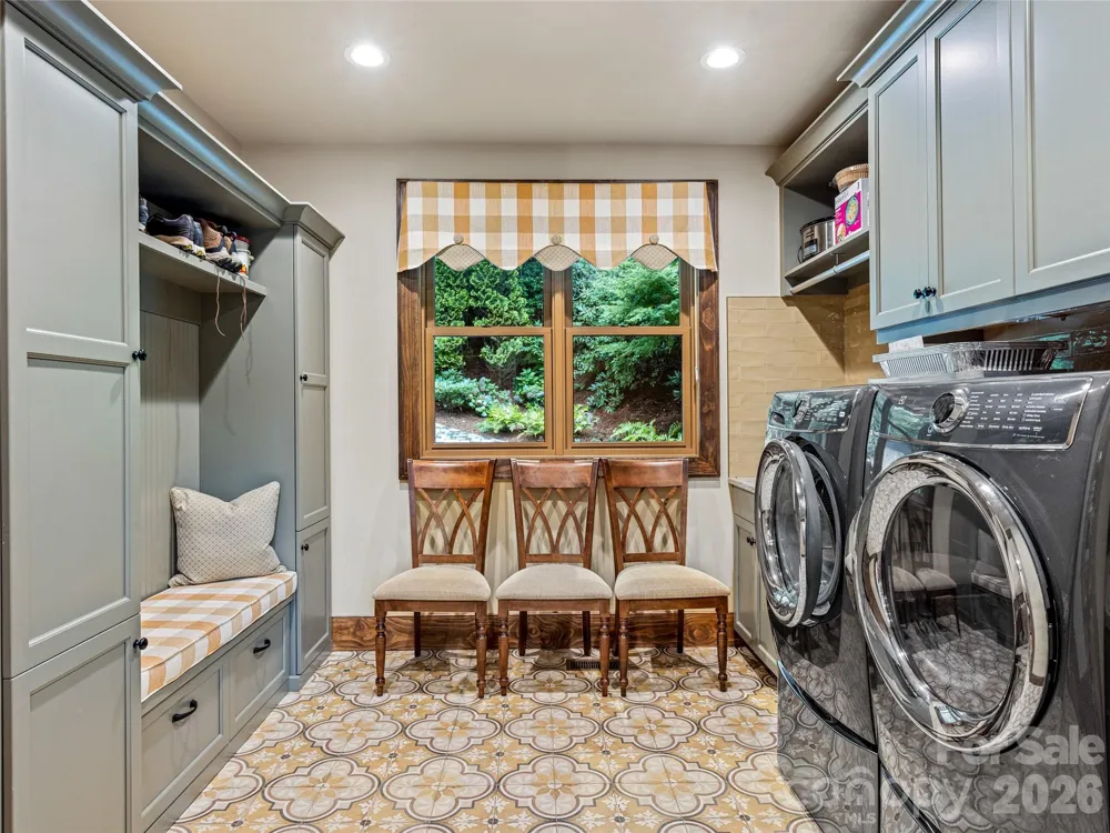 64 Bee Tree Way Lake Toxaway, NC 28747