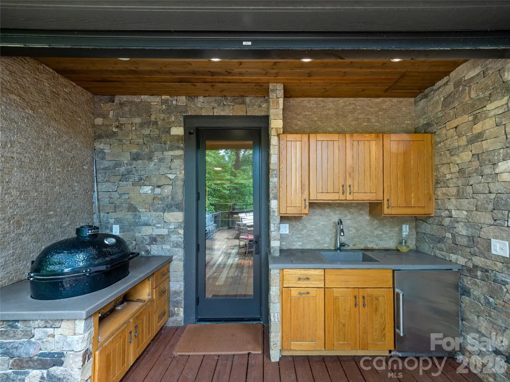 64 Bee Tree Way Lake Toxaway, NC 28747