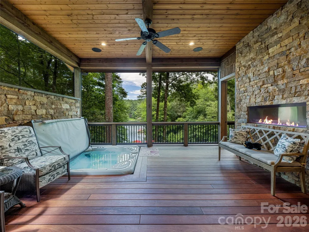 64 Bee Tree Way Lake Toxaway, NC 28747