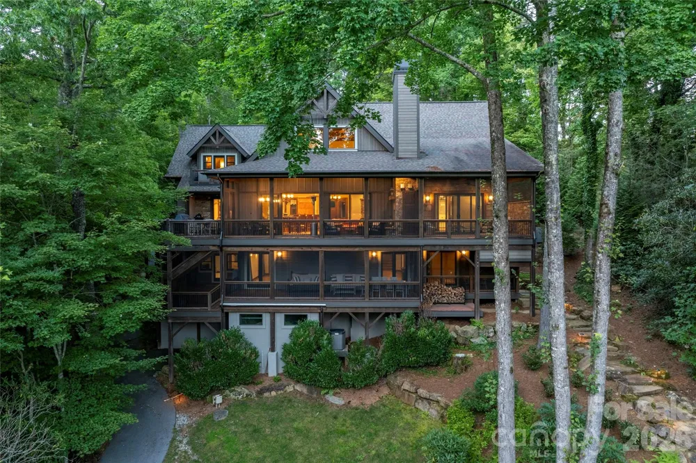 64 Bee Tree Way Lake Toxaway, NC 28747