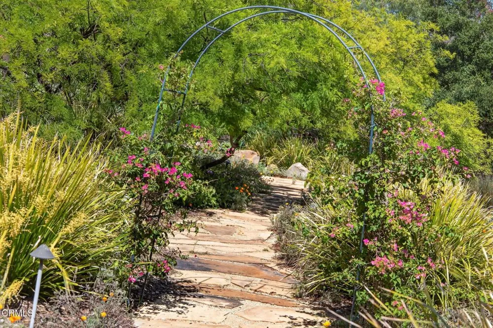 199 Fairview Road Ojai, CA 93023