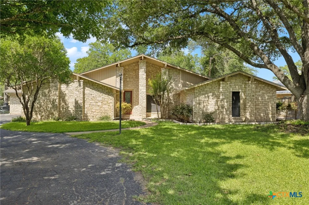 180 Wampum Way Seguin, TX 78155