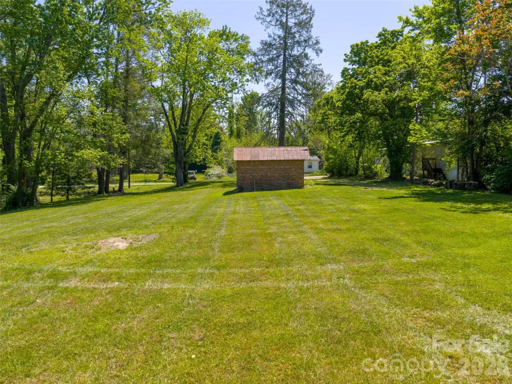 122 Glover Street Hendersonville, NC 28792