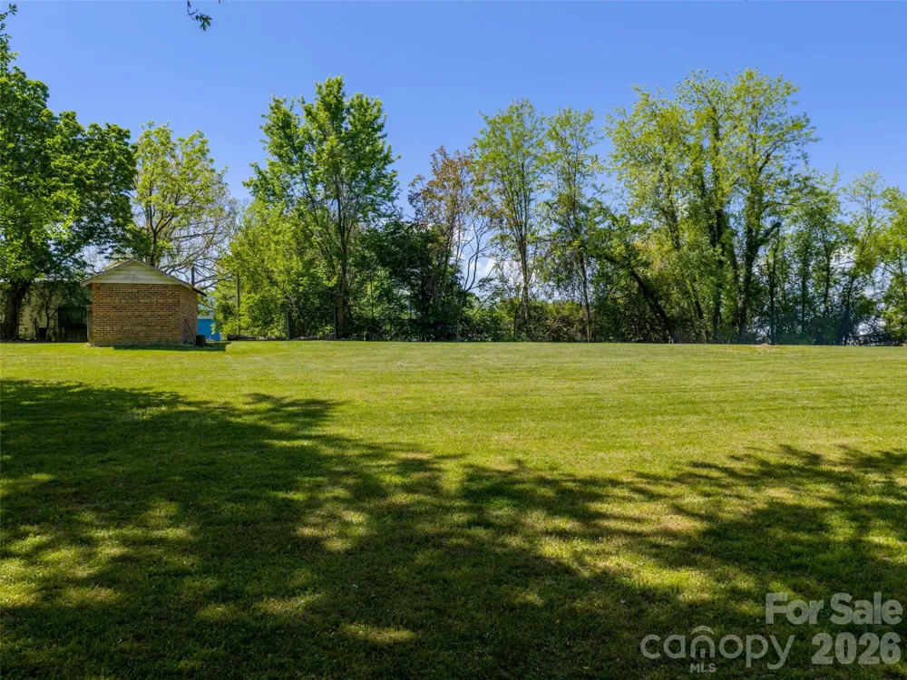 122 Glover Street Hendersonville, NC 28792