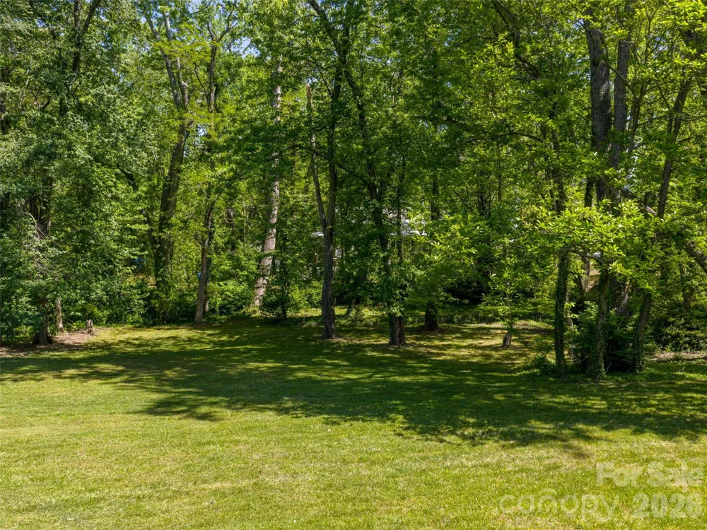 122 Glover Street Hendersonville, NC 28792