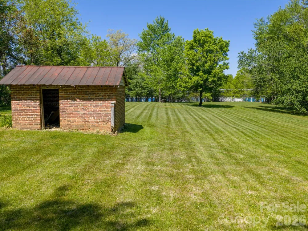 122 Glover Street Hendersonville, NC 28792