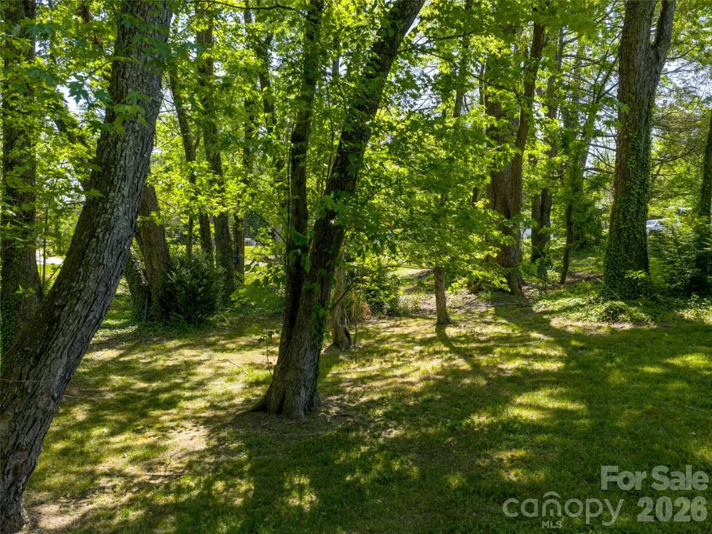 122 Glover Street Hendersonville, NC 28792
