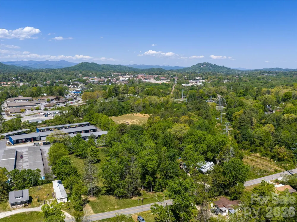122 Glover Street Hendersonville, NC 28792