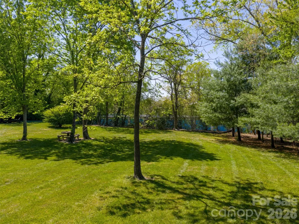 122 Glover Street Hendersonville, NC 28792