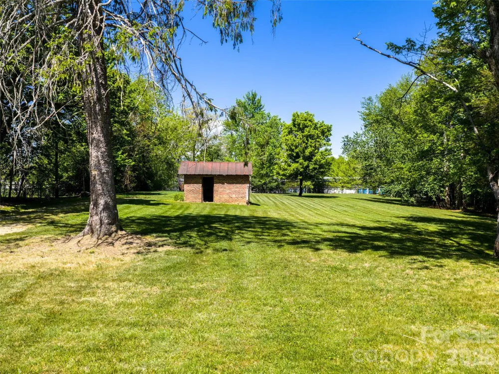 122 Glover Street Hendersonville, NC 28792