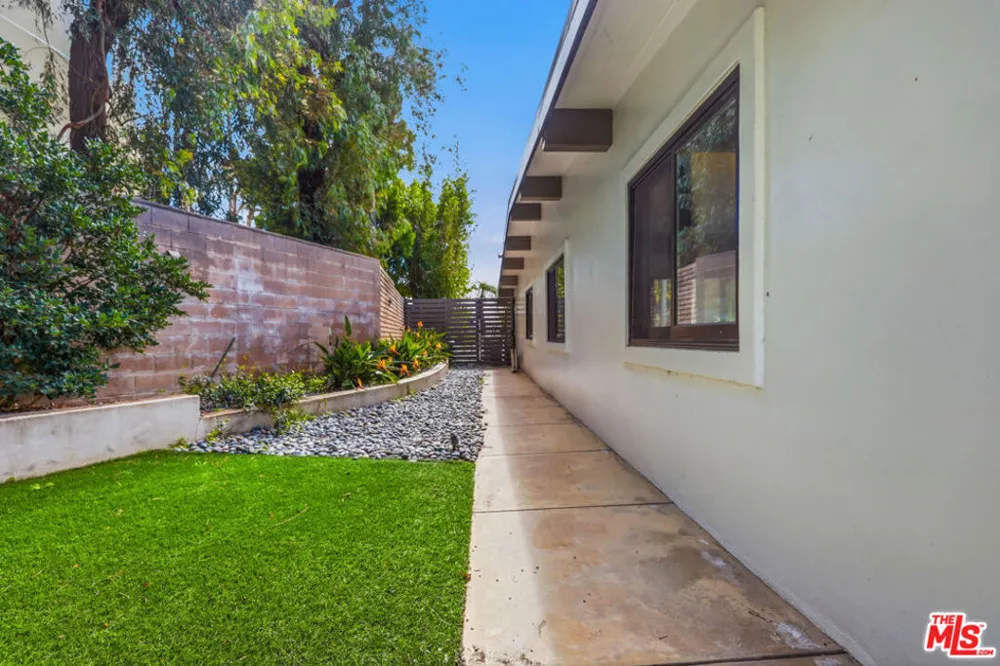 1341 Charmel Place Pacific Palisades, CA 90272