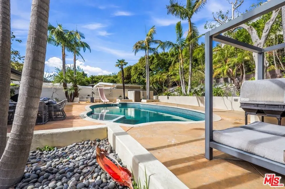 1341 Charmel Place Pacific Palisades, CA 90272