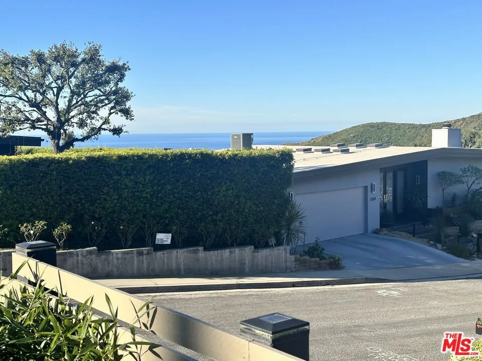 1341 Charmel Place Pacific Palisades, CA 90272