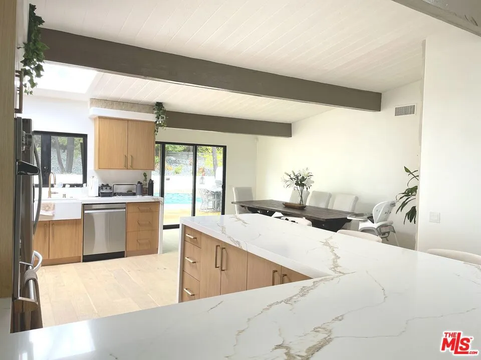 1341 Charmel Place Pacific Palisades, CA 90272