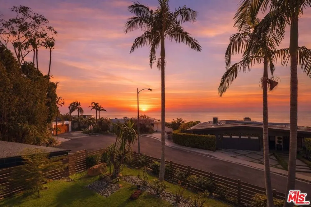 1341 Charmel Place Pacific Palisades, CA 90272