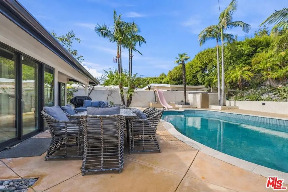 1341 Charmel Place Pacific Palisades, CA 90272