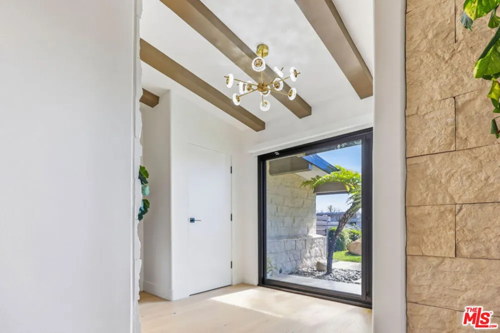 1341 Charmel Place Pacific Palisades, CA 90272