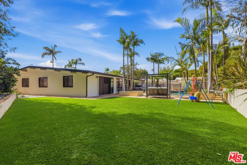 1341 Charmel Place Pacific Palisades, CA 90272