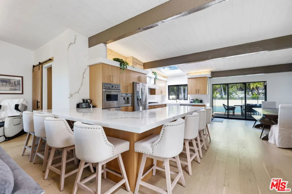 1341 Charmel Place Pacific Palisades, CA 90272