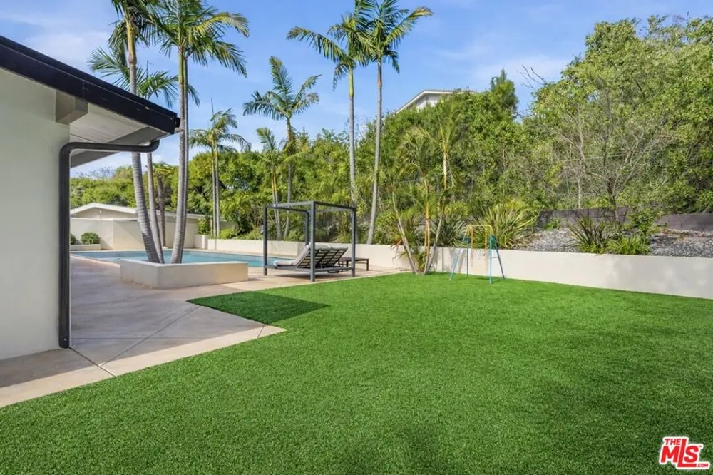 1341 Charmel Place Pacific Palisades, CA 90272