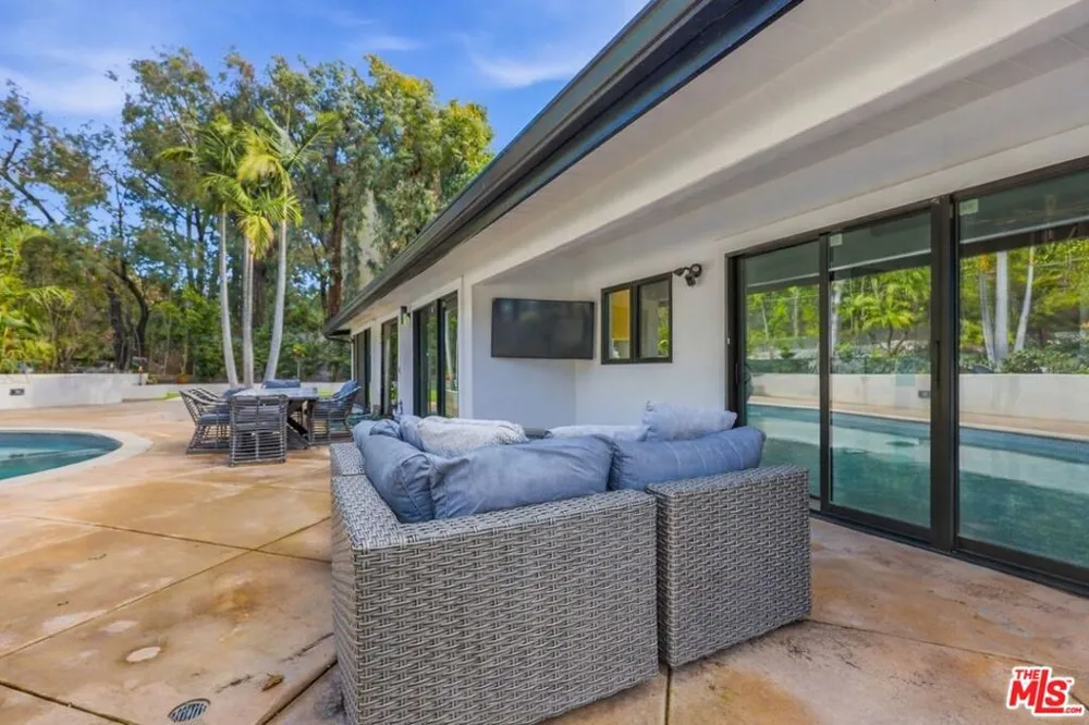1341 Charmel Place Pacific Palisades, CA 90272