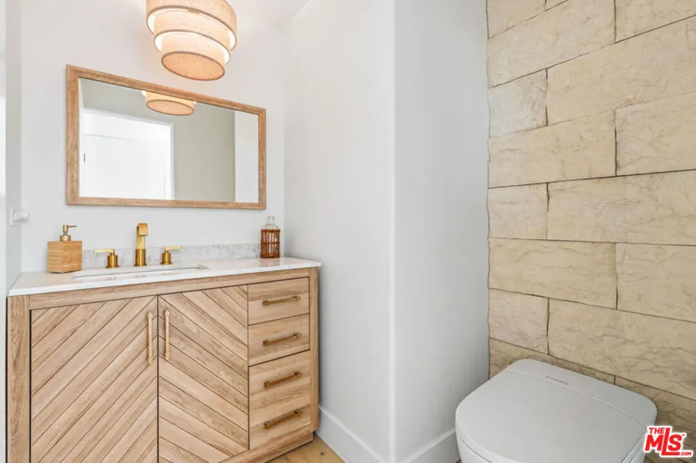 1341 Charmel Place Pacific Palisades, CA 90272