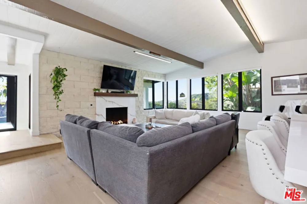 1341 Charmel Place Pacific Palisades, CA 90272