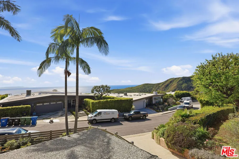 1341 Charmel Place Pacific Palisades, CA 90272