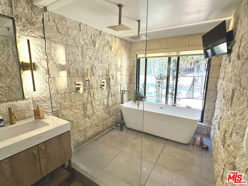 1341 Charmel Place Pacific Palisades, CA 90272