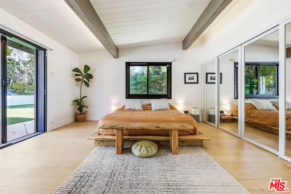 1341 Charmel Place Pacific Palisades, CA 90272