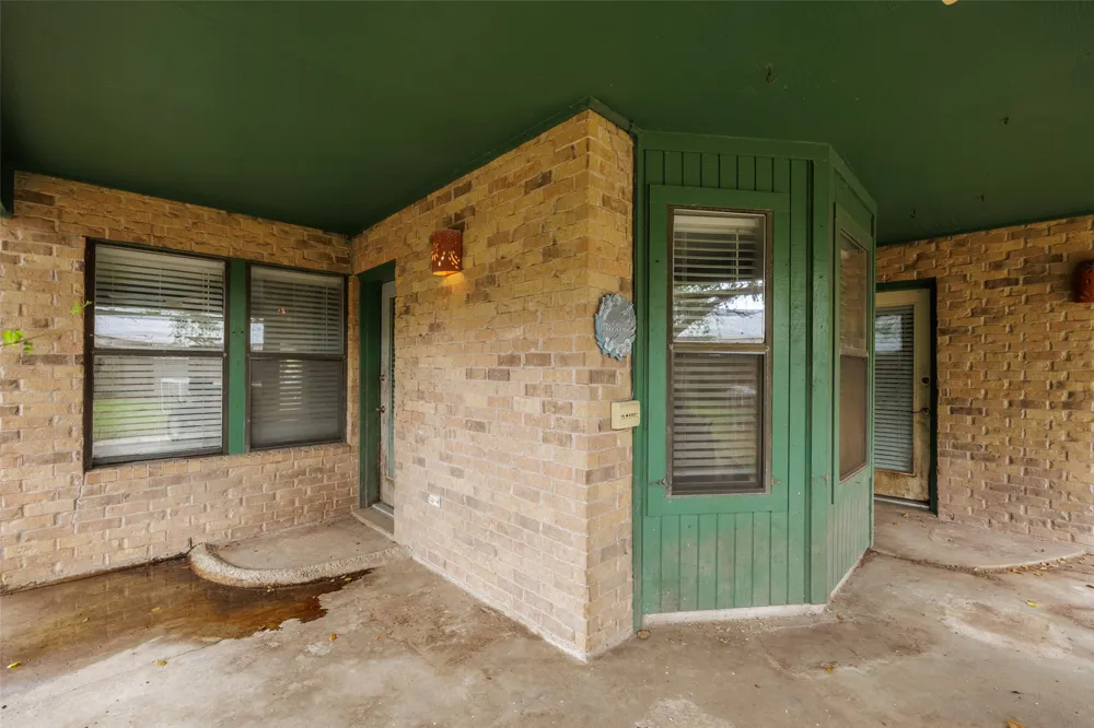 320 Long Pointe Drive Portland, TX 78374
