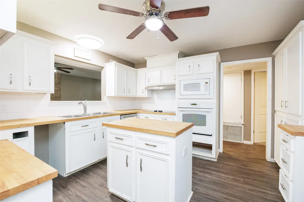 320 Long Pointe Drive Portland, TX 78374