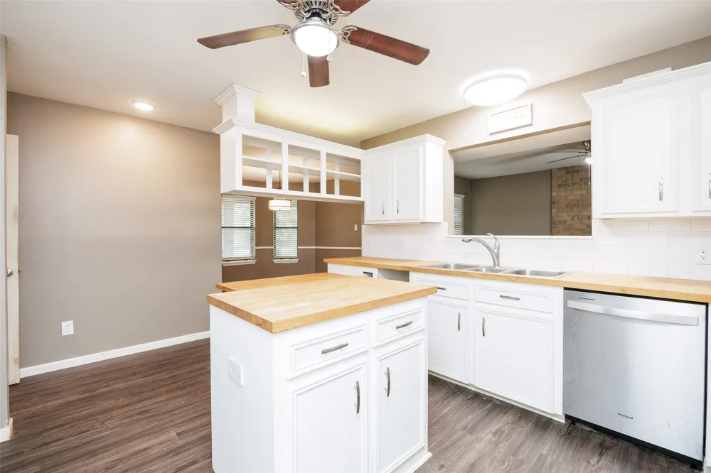 320 Long Pointe Drive Portland, TX 78374