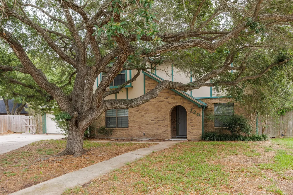 320 Long Pointe Drive Portland, TX 78374
