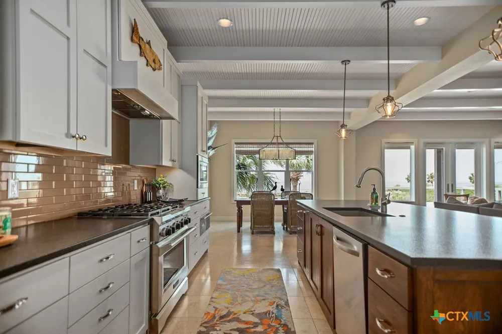 460 Bay Club Dr. Seadrift, TX 77983