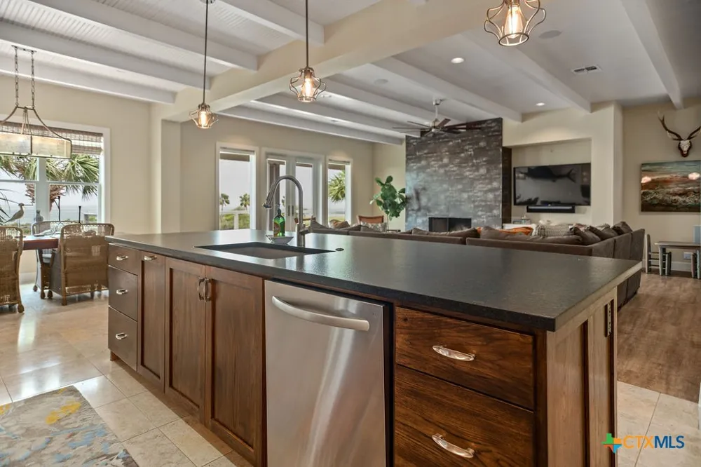 460 Bay Club Dr. Seadrift, TX 77983