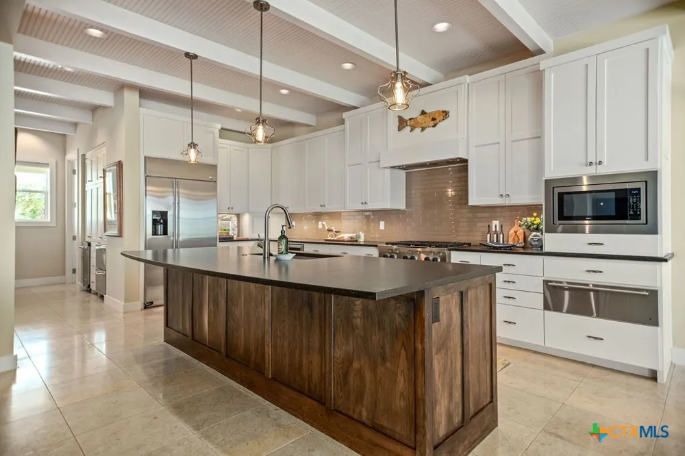 460 Bay Club Dr. Seadrift, TX 77983